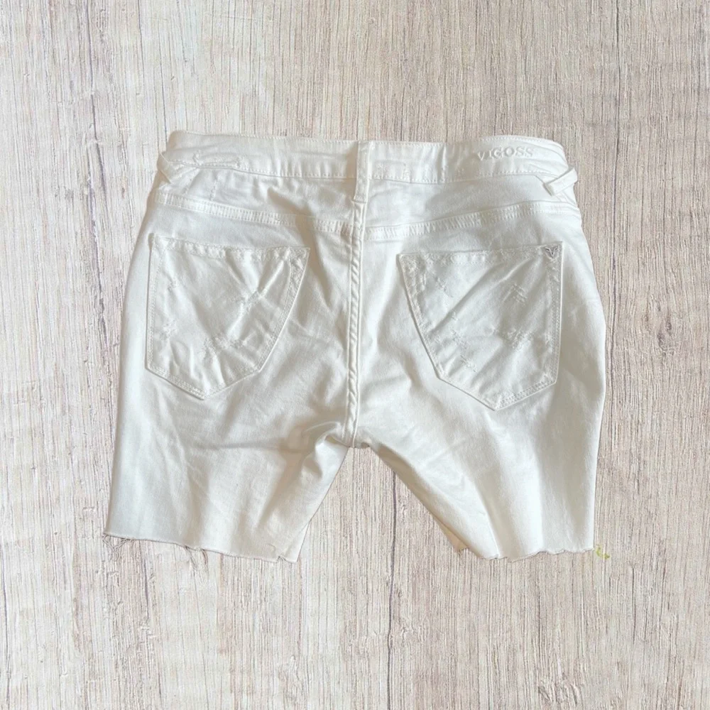 VIGOSS “The Thompson Tomboy” White Distressed Bermuda Denim Shorts Size 27 - Picture 2 of 7